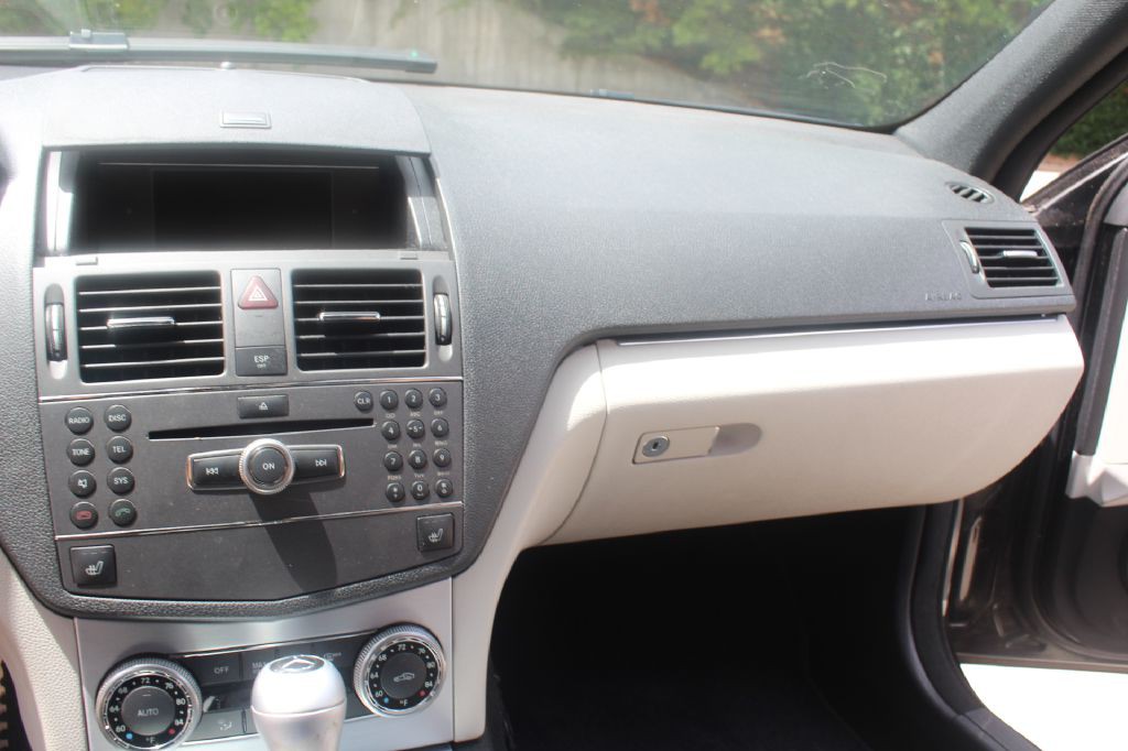 2010 Mercedes-Benz C-Class Image 19
