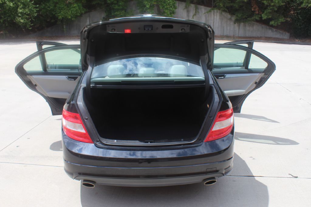 2010 Mercedes-Benz C-Class Image 24