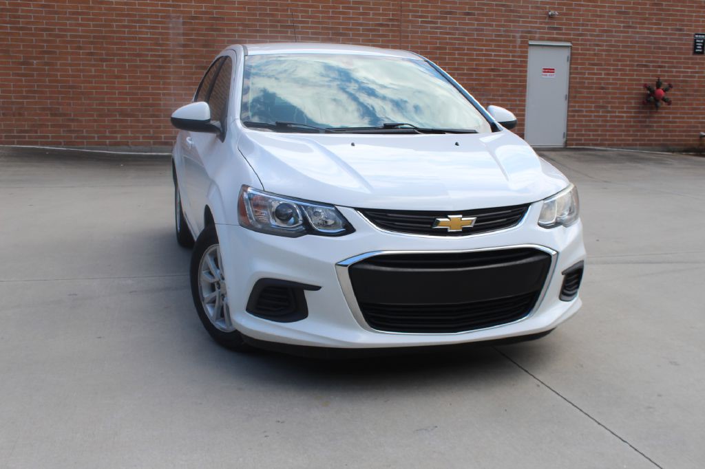 2017 Chevrolet Sonic Image 1
