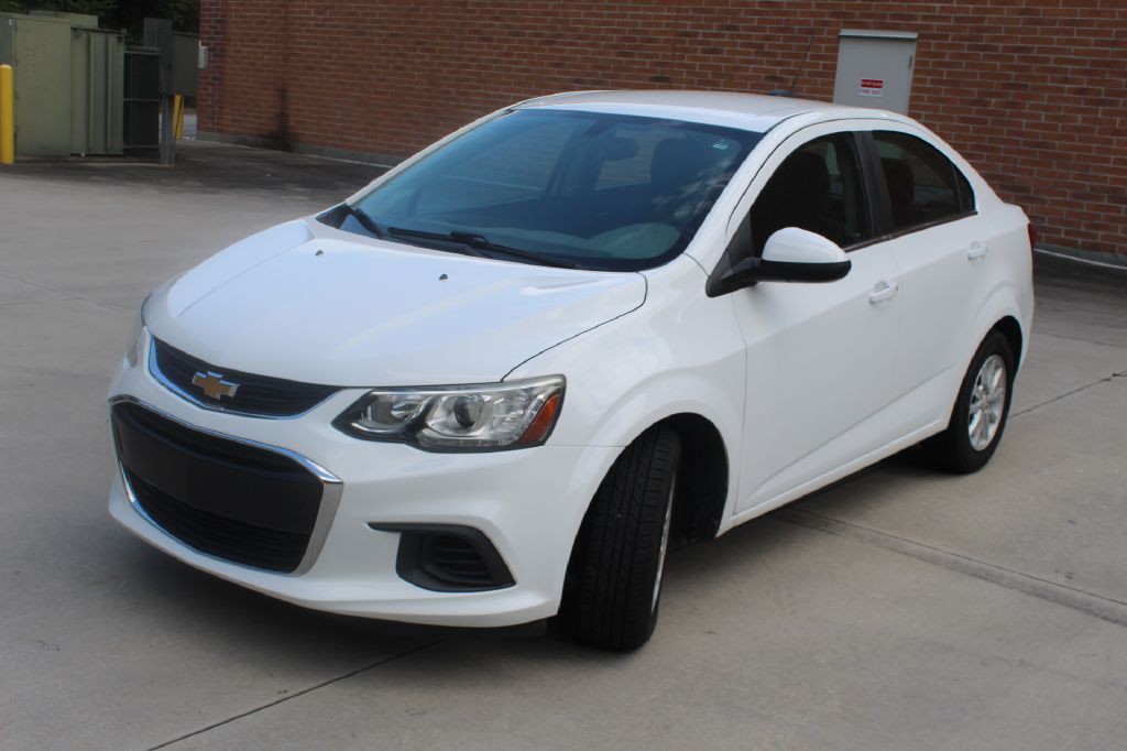 2017 Chevrolet Sonic Image 2