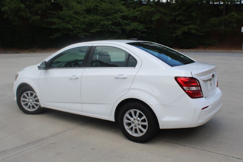 2017 Chevrolet Sonic Image 3