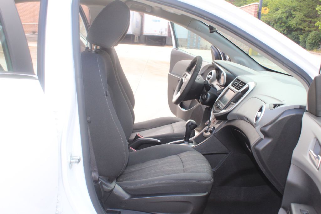 2017 Chevrolet Sonic Image 7