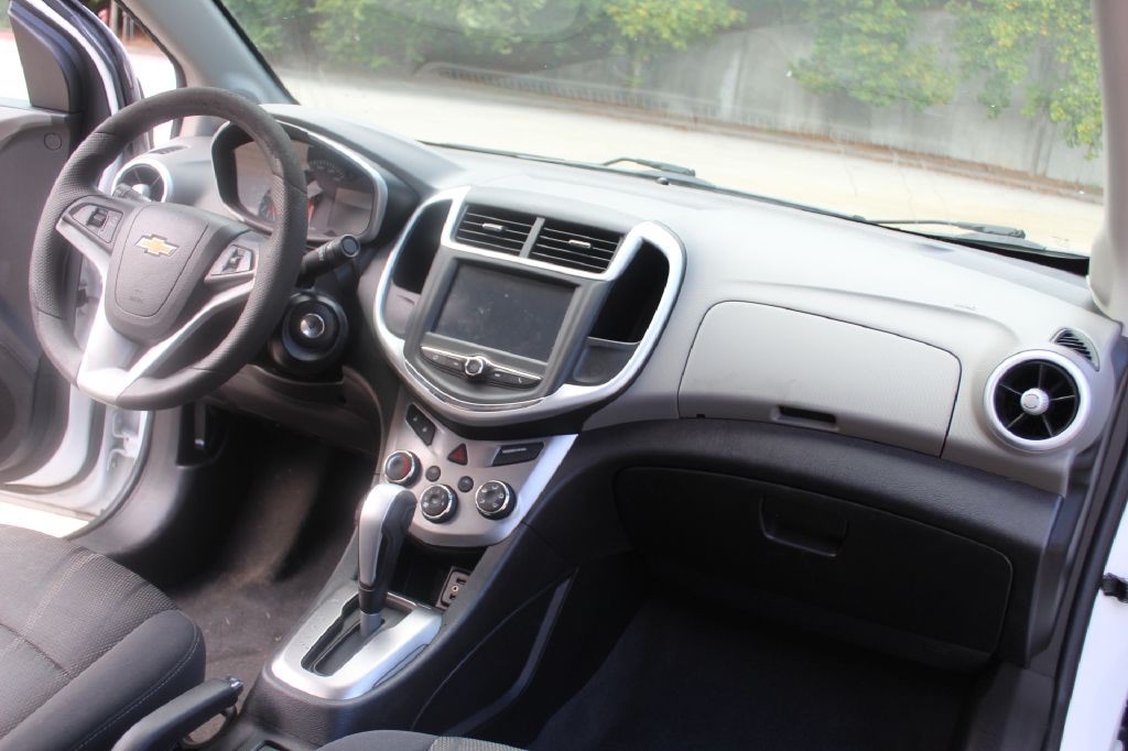 2017 Chevrolet Sonic Image 13
