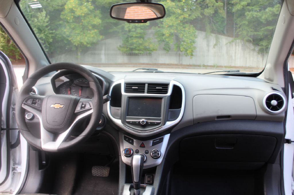 2017 Chevrolet Sonic Image 14