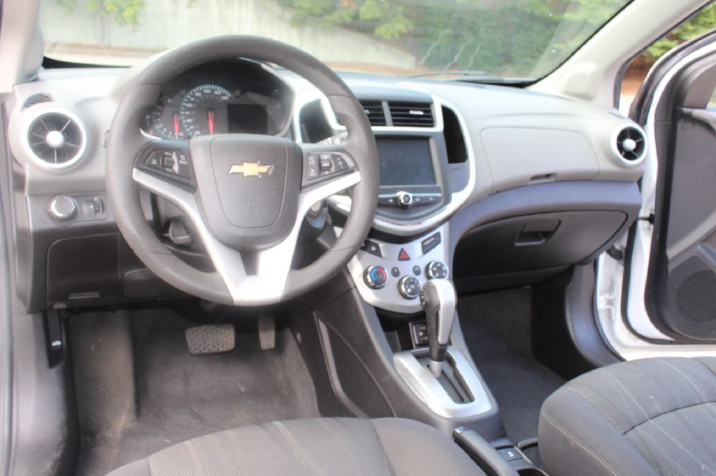 2017 Chevrolet Sonic Image 15