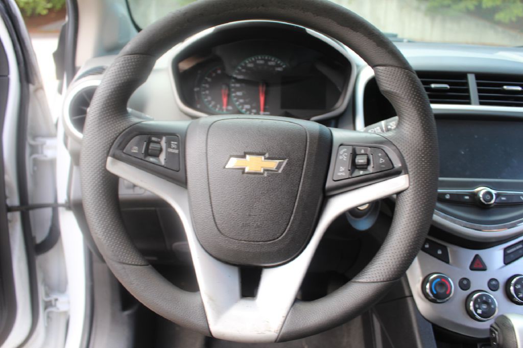 2017 Chevrolet Sonic Image 16