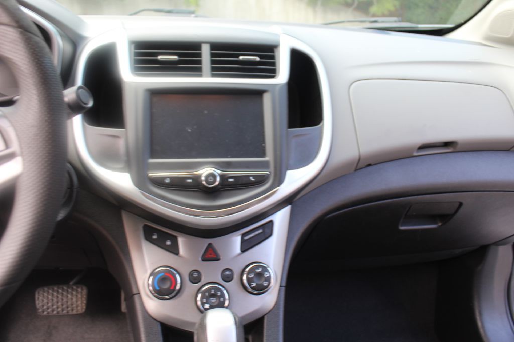 2017 Chevrolet Sonic Image 17
