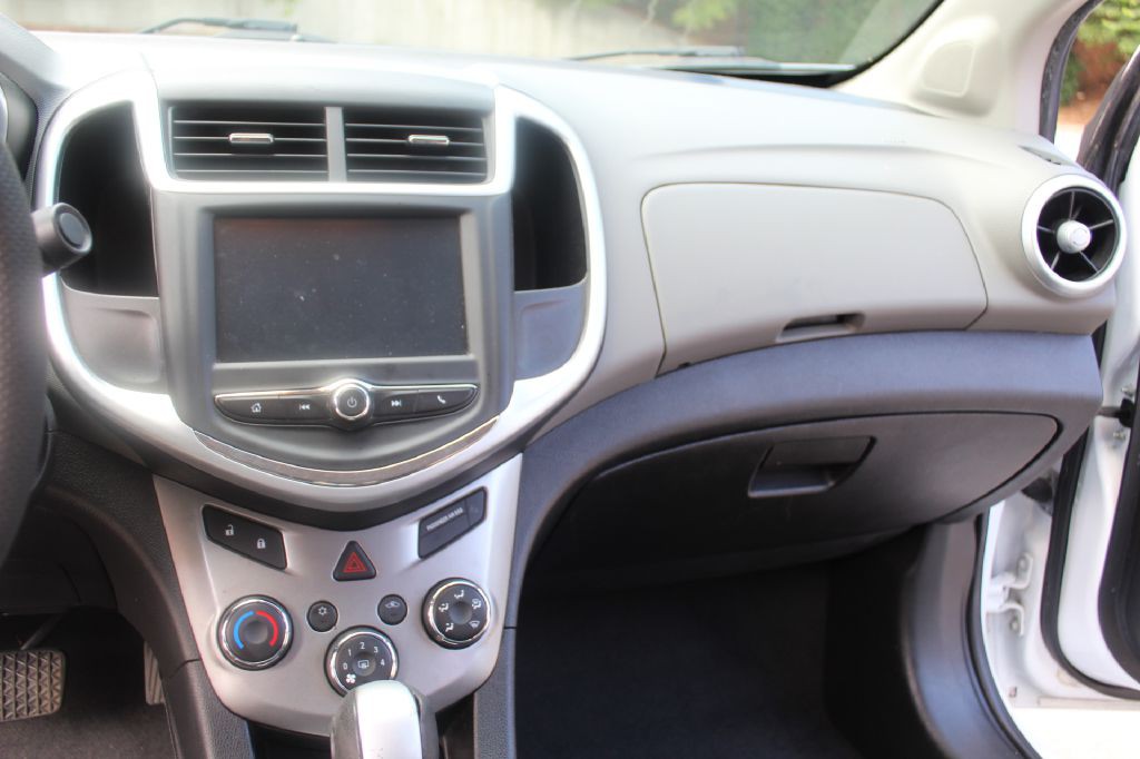 2017 Chevrolet Sonic Image 18