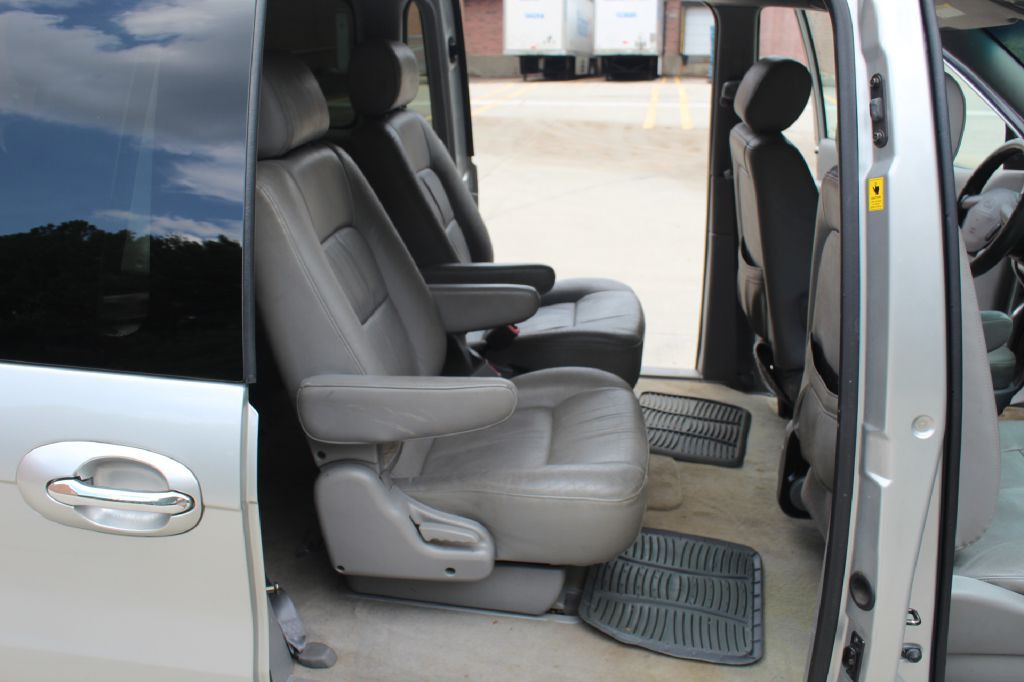 2004 Kia Sedona Image 8