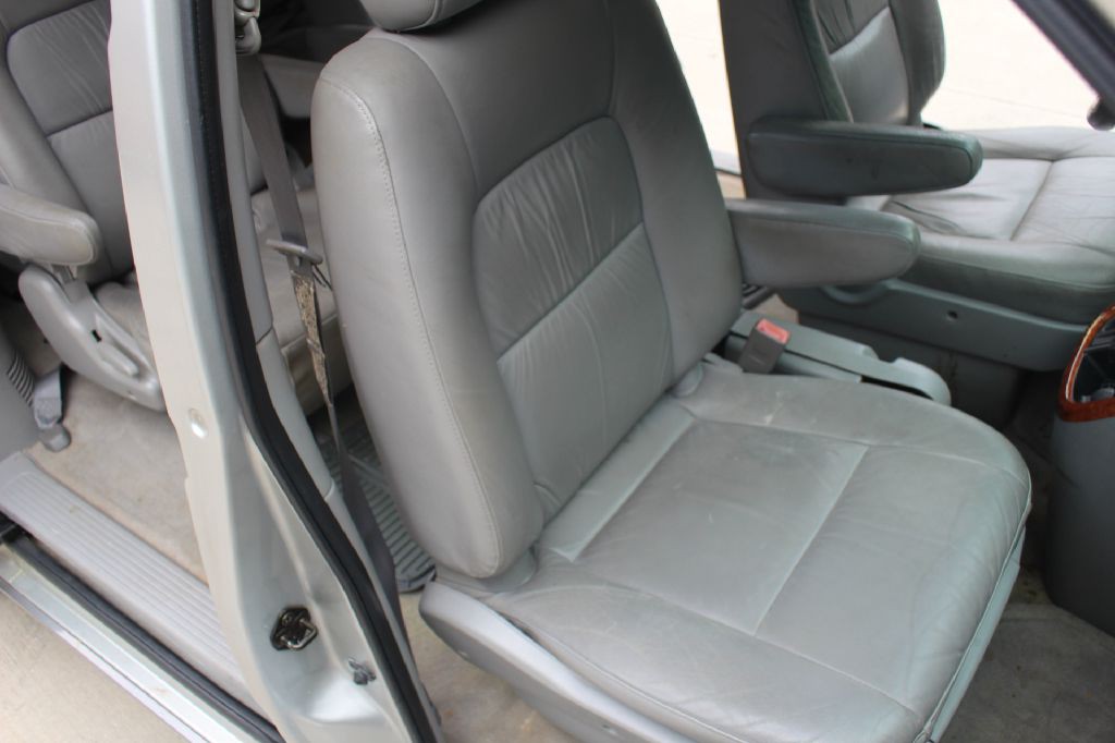 2004 Kia Sedona Image 12