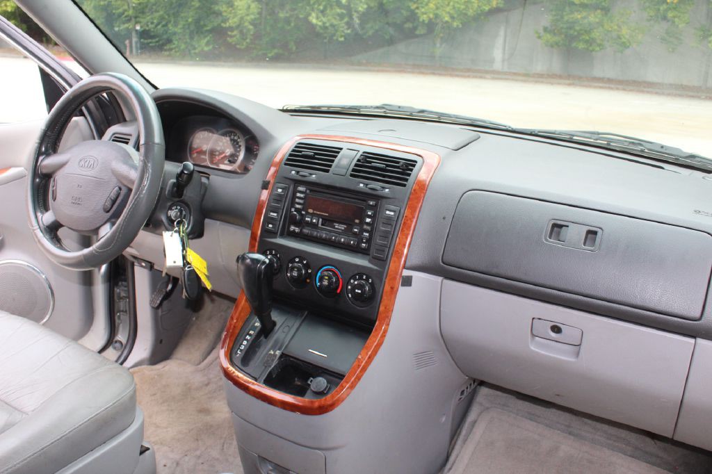 2004 Kia Sedona Image 14