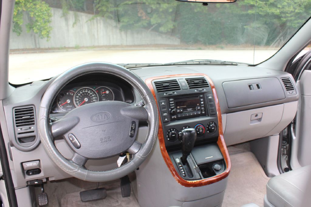 2004 Kia Sedona Image 16