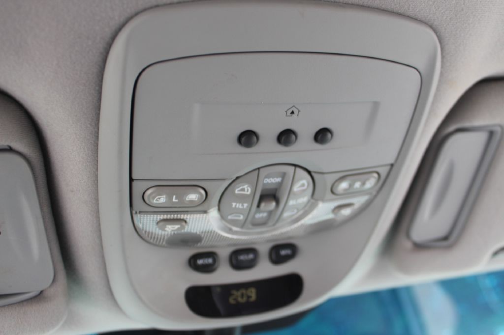 2004 Kia Sedona Image 22