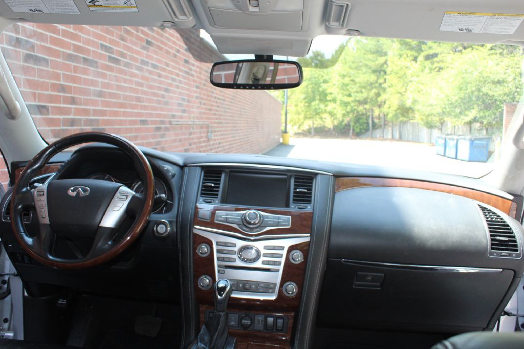 2018 INFINITI QX80 Image 17
