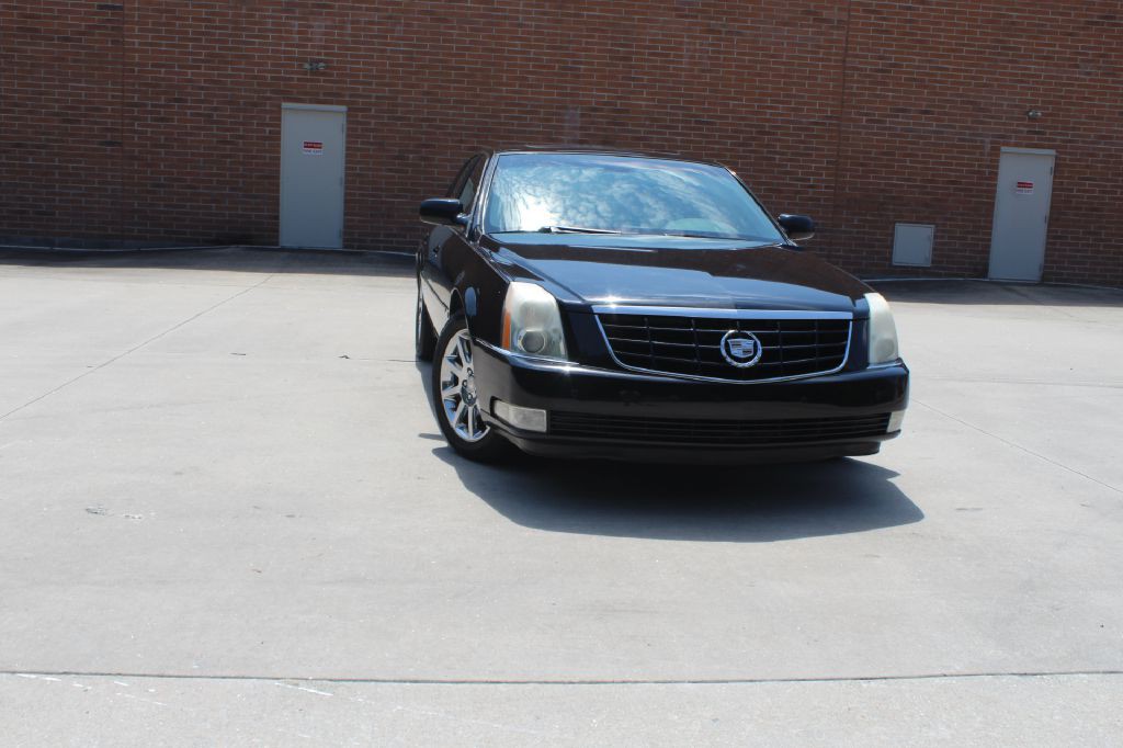 2006 Cadillac DTS Image 1