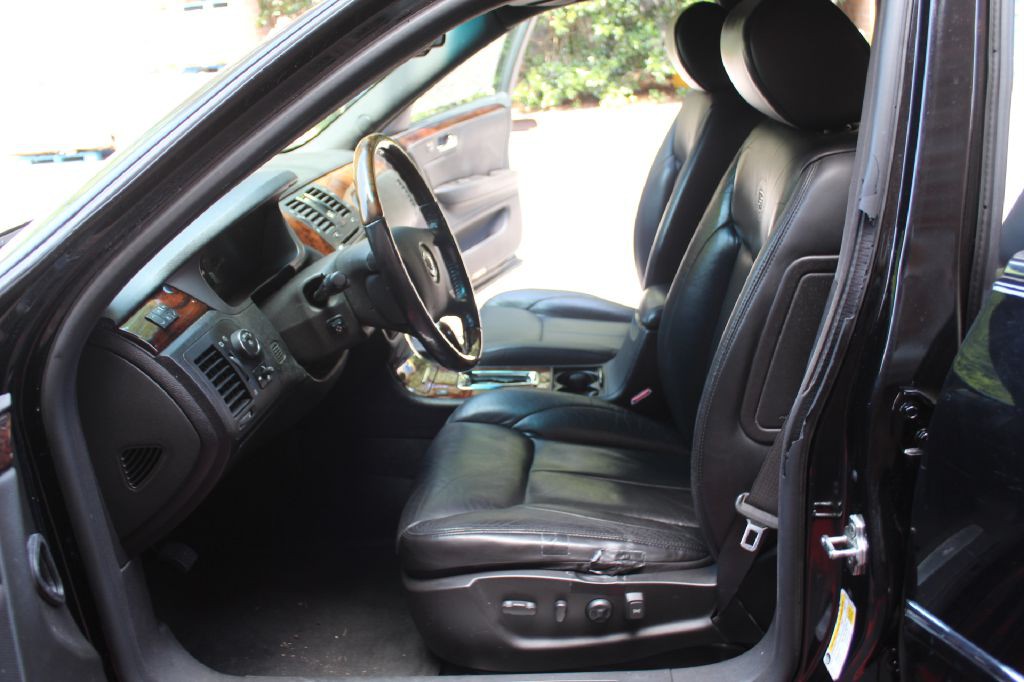 2006 Cadillac DTS Image 10