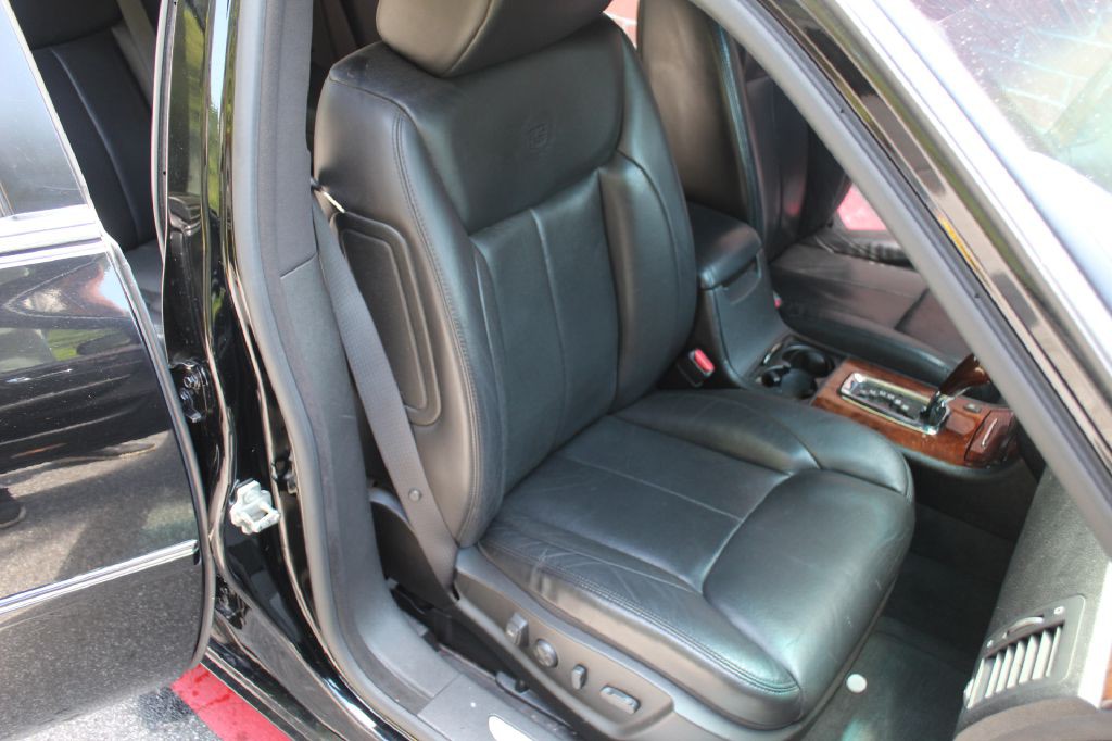 2006 Cadillac DTS Image 12