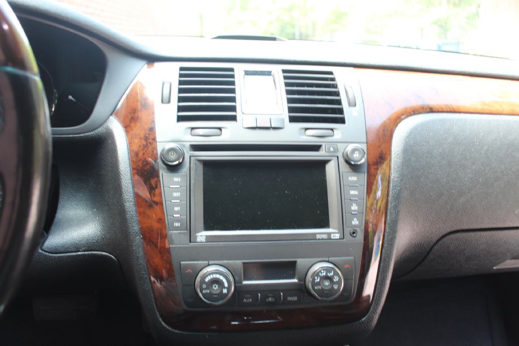 2006 Cadillac DTS Image 18
