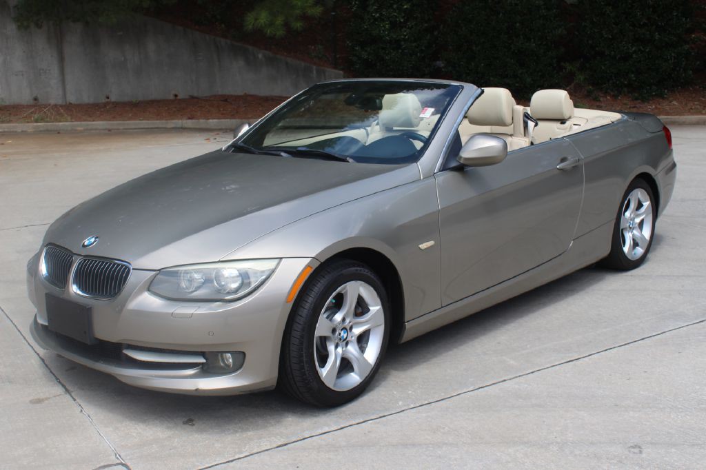 2011 BMW 3 Series Image 2