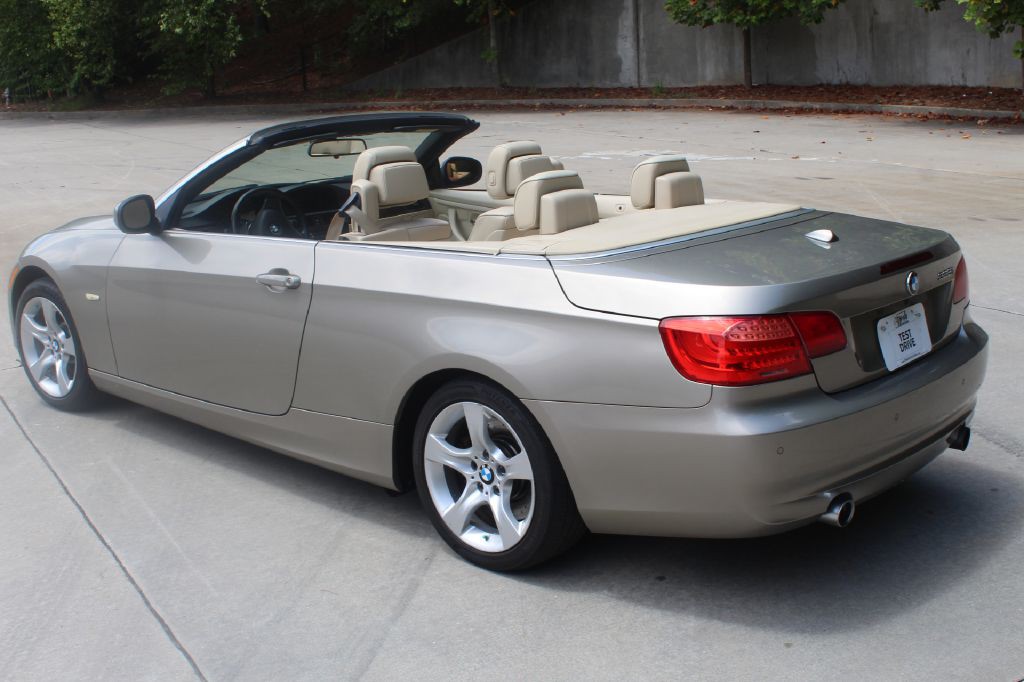 2011 BMW 3 Series Image 3