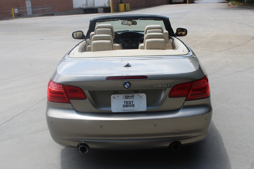2011 BMW 3 Series Image 4