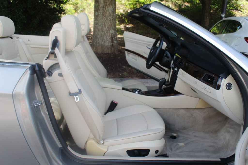 2011 BMW 3 Series Image 7
