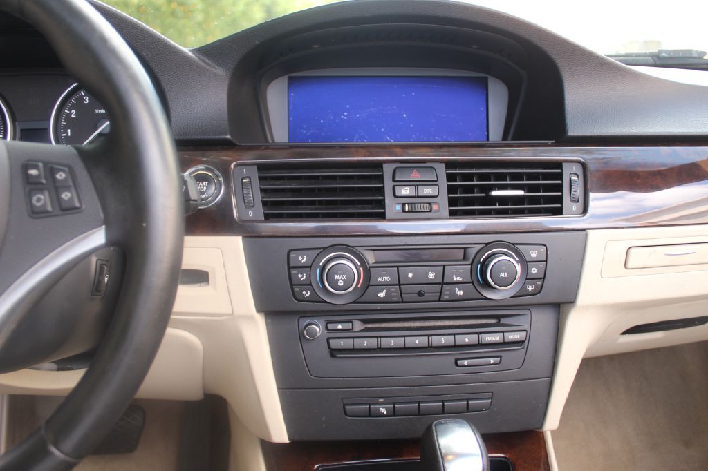 2011 BMW 3 Series Image 16