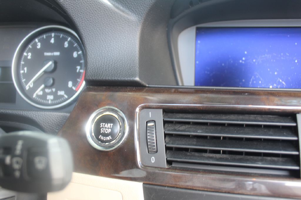 2011 BMW 3 Series Image 20