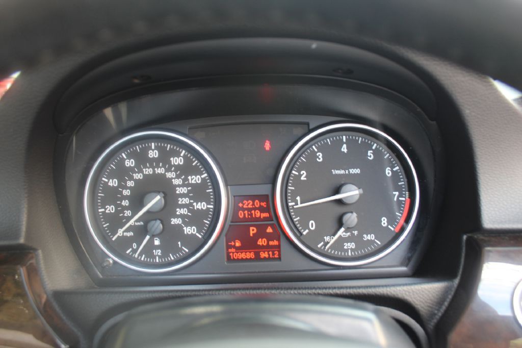 2011 BMW 3 Series Image 21