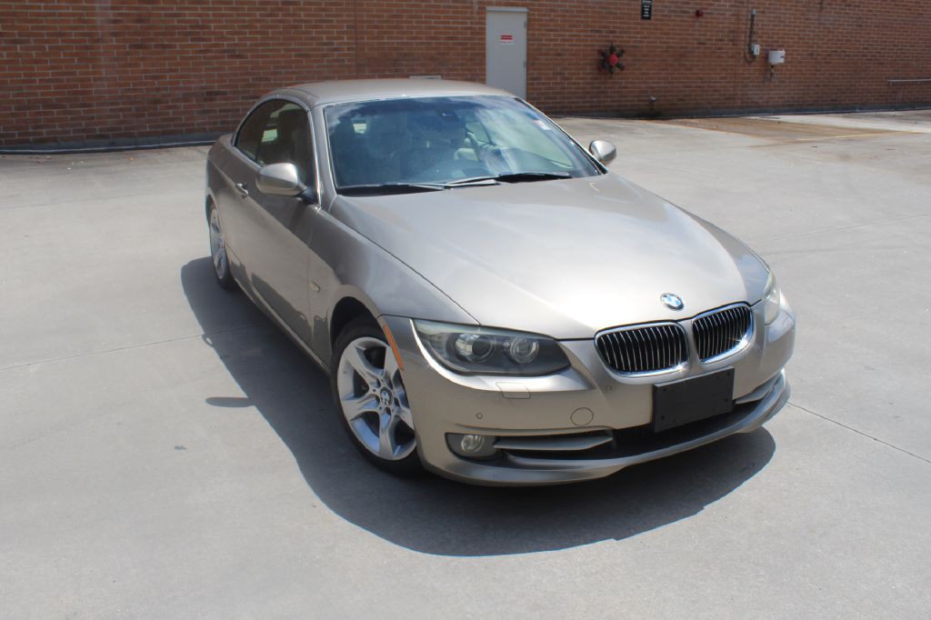 2011 BMW 3 Series Image 24