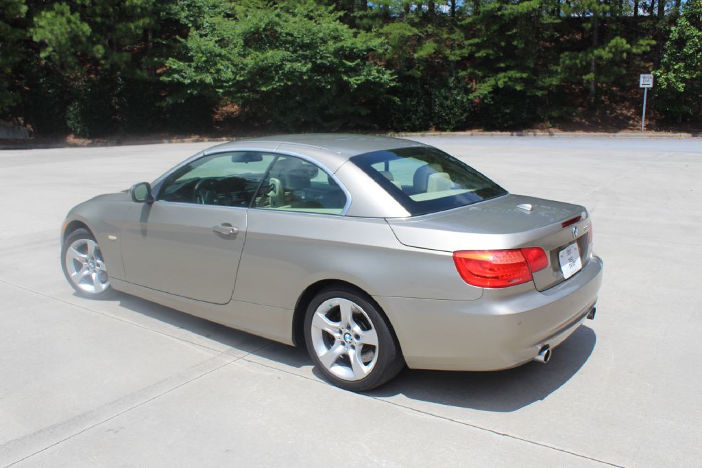 2011 BMW 3 Series Image 26