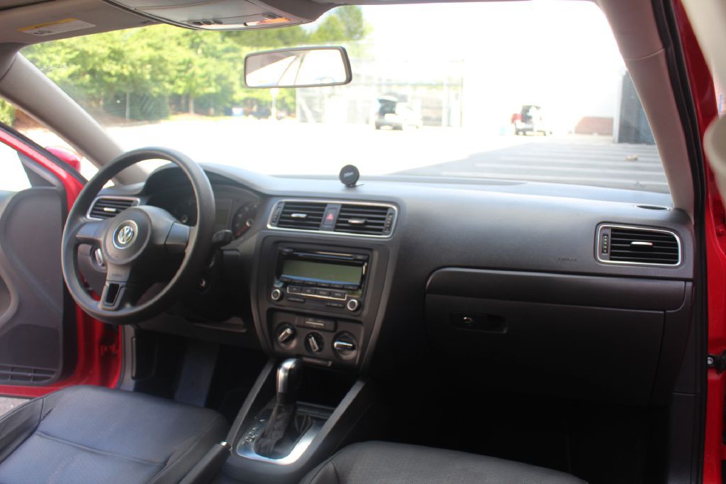 2011 Volkswagen Jetta Image 12