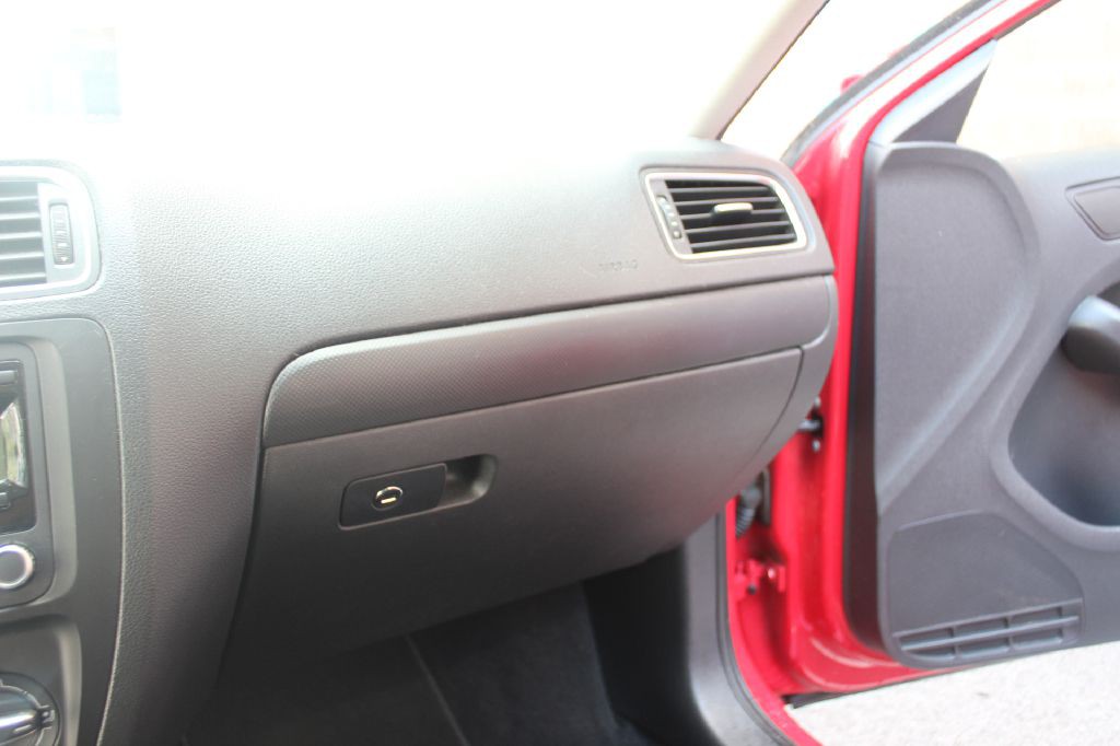 2011 Volkswagen Jetta Image 17