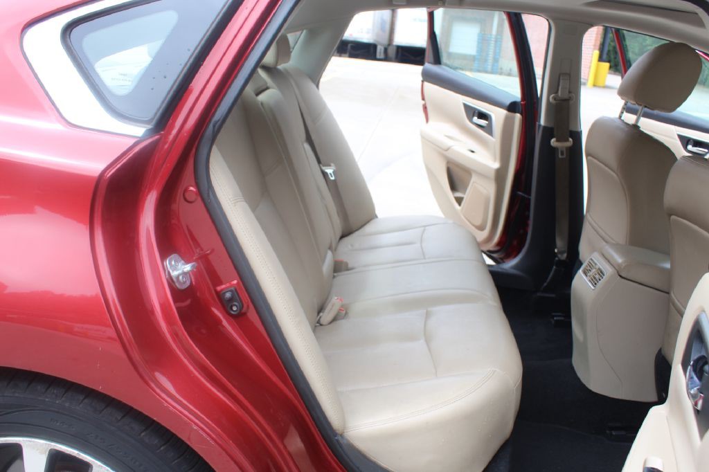 2016 Nissan Altima Image 8
