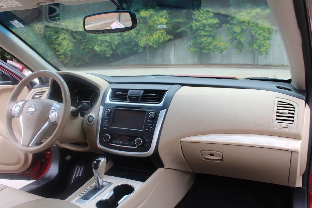 2016 Nissan Altima Image 13