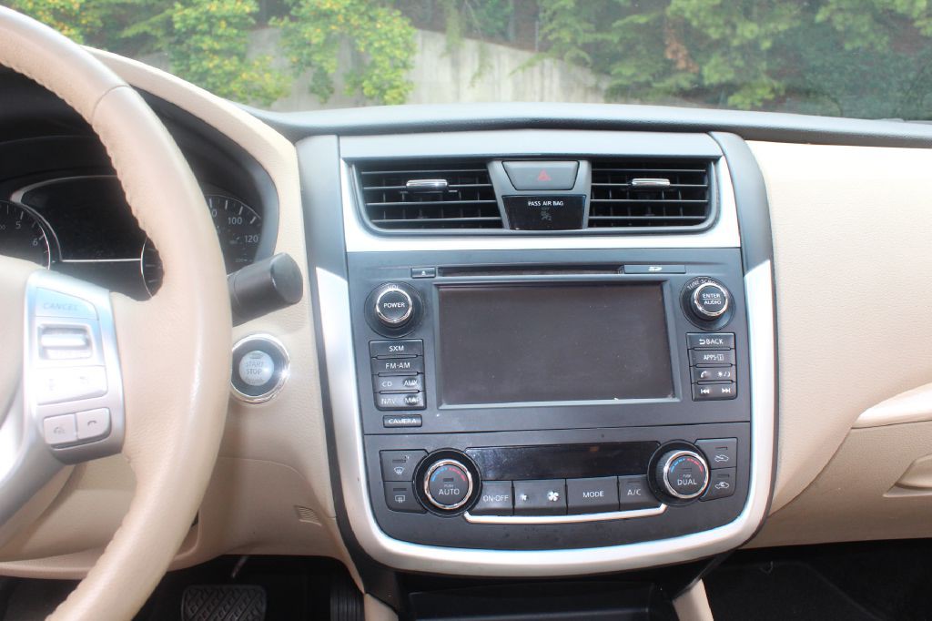 2016 Nissan Altima Image 17