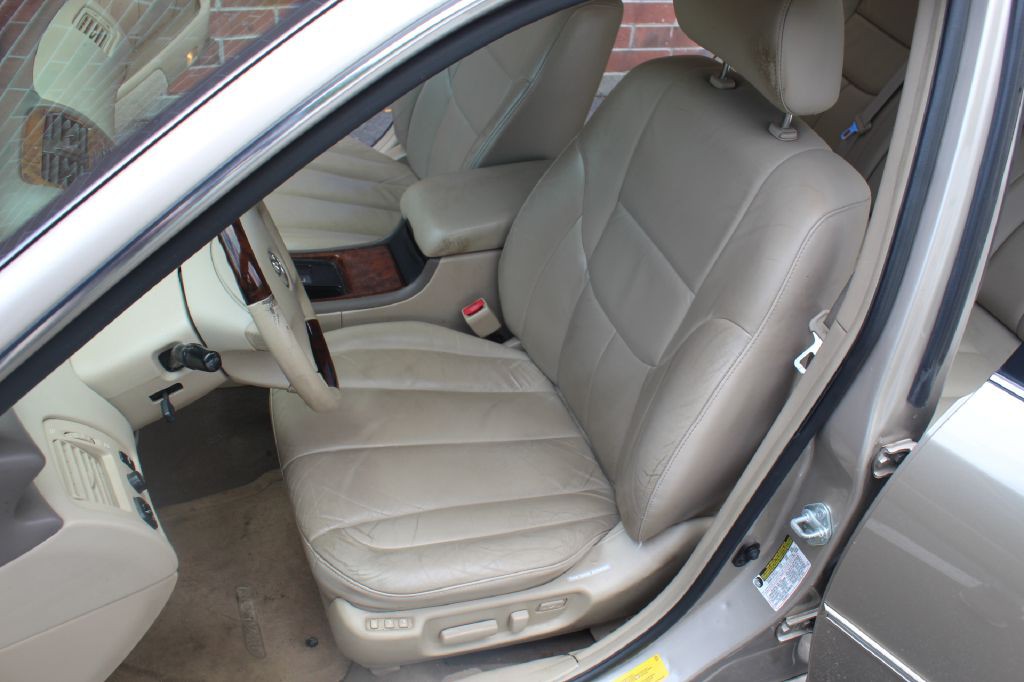 2004 Toyota Avalon Image 11
