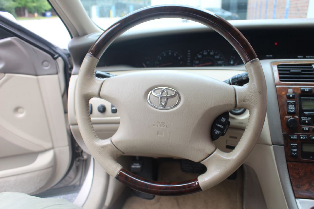 2004 Toyota Avalon Image 16