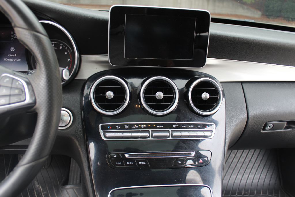 2015 Mercedes-Benz C-Class Image 17