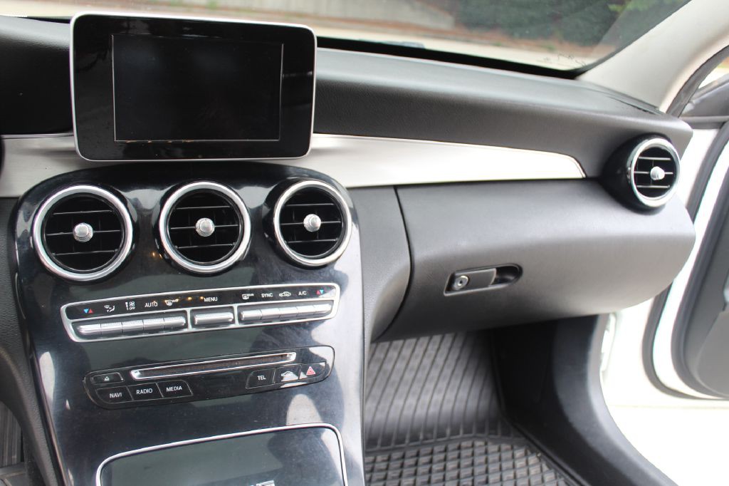 2015 Mercedes-Benz C-Class Image 18