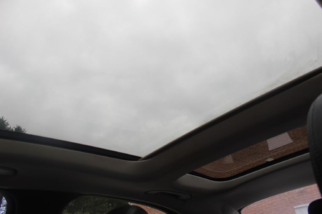2015 Mercedes-Benz C-Class Image 23
