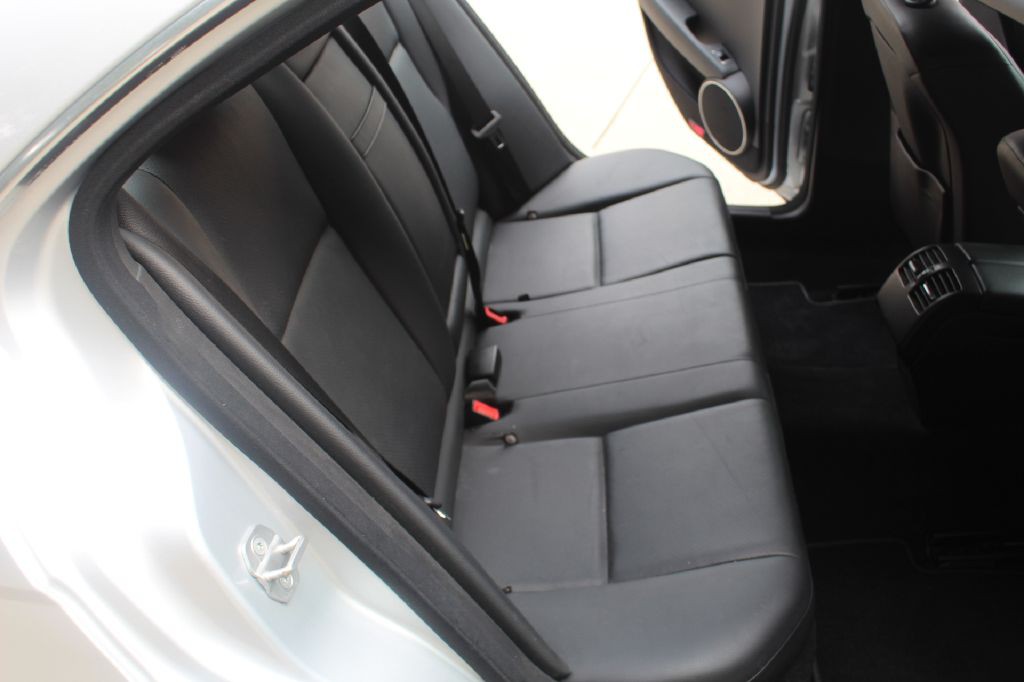 2011 Mercedes-Benz C-Class Image 8