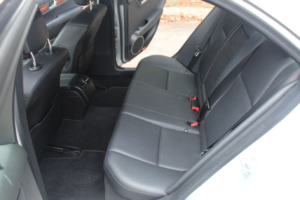 2011 Mercedes-Benz C-Class Image 9