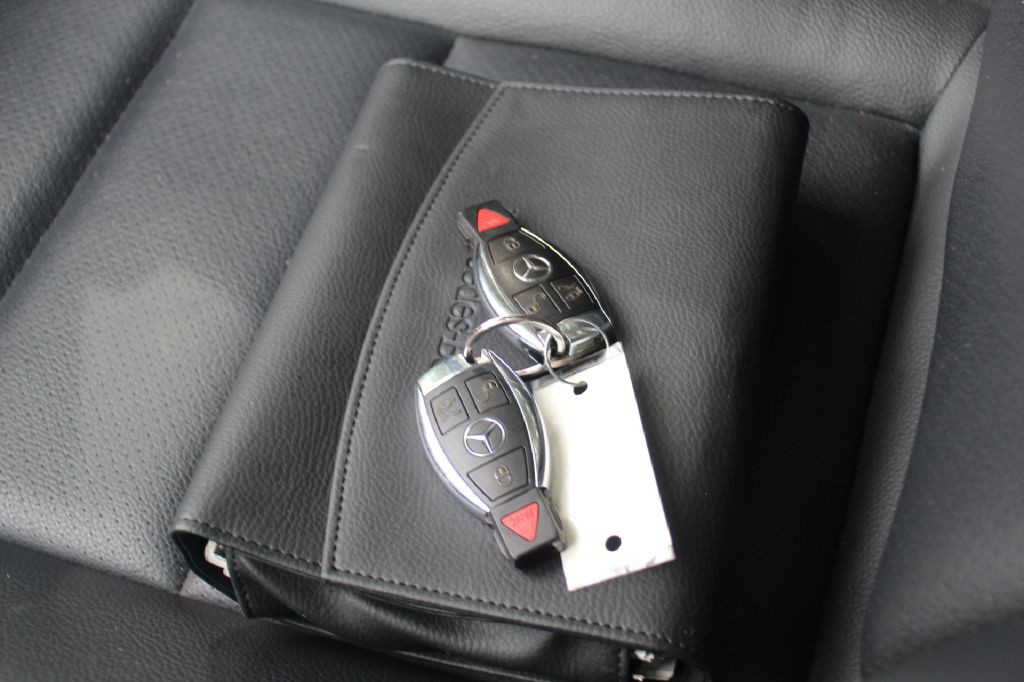 2011 Mercedes-Benz C-Class Image 21