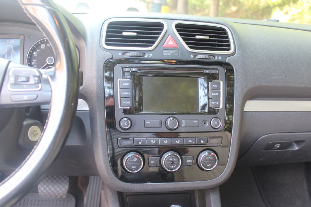 2015 Volkswagen Eos Image 16