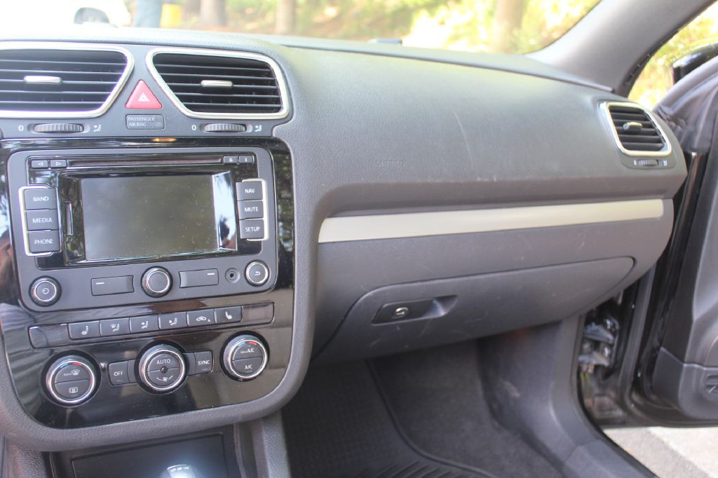 2015 Volkswagen Eos Image 17
