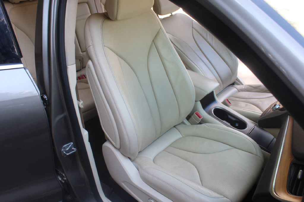 2016 Lincoln MKC Image 12
