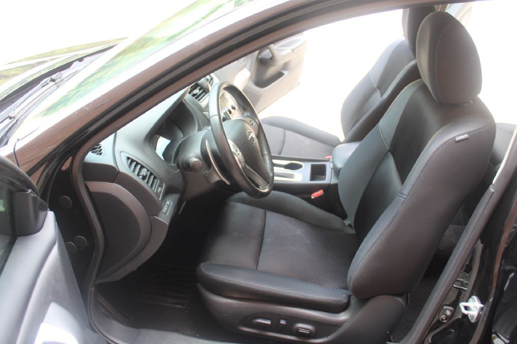 2017 Nissan Altima Image 10
