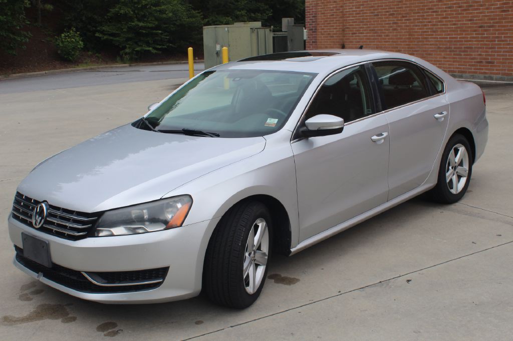 2013 Volkswagen Passat Image 2