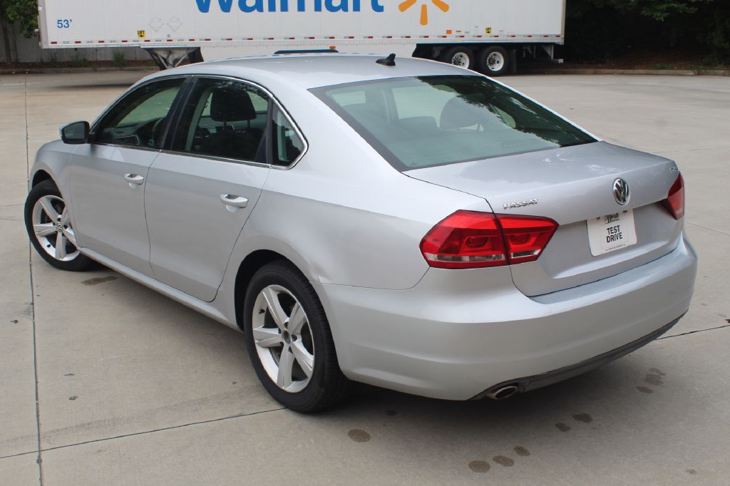 2013 Volkswagen Passat Image 3